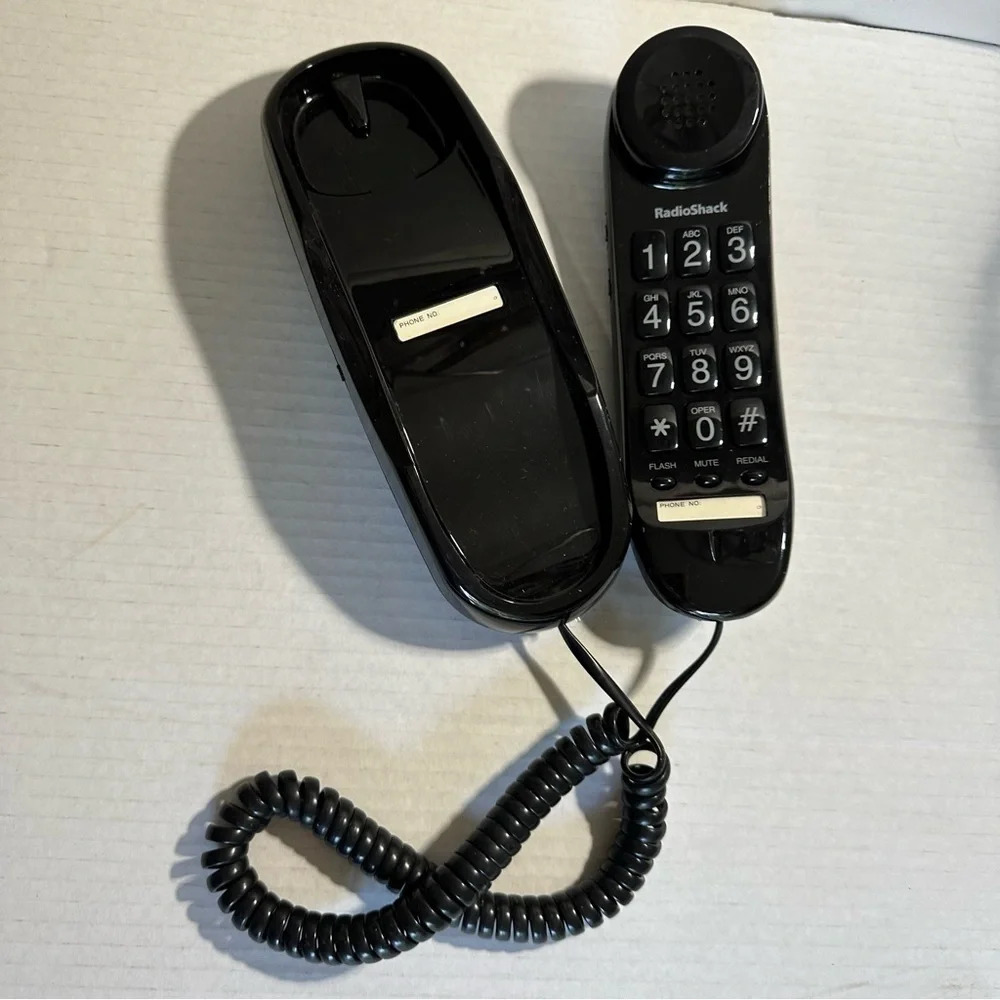 Radio Shack Black Telephone Big Button Wall Desk Trim Phone 43-3224